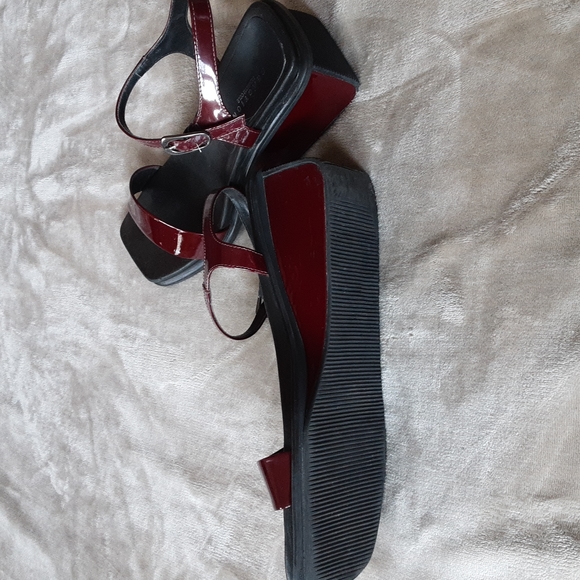 Reaction by Kenneth Cole Vintage Square Toe Wedge Sandals 90s 9.5  Maroon Patent - Picture 5 of 8